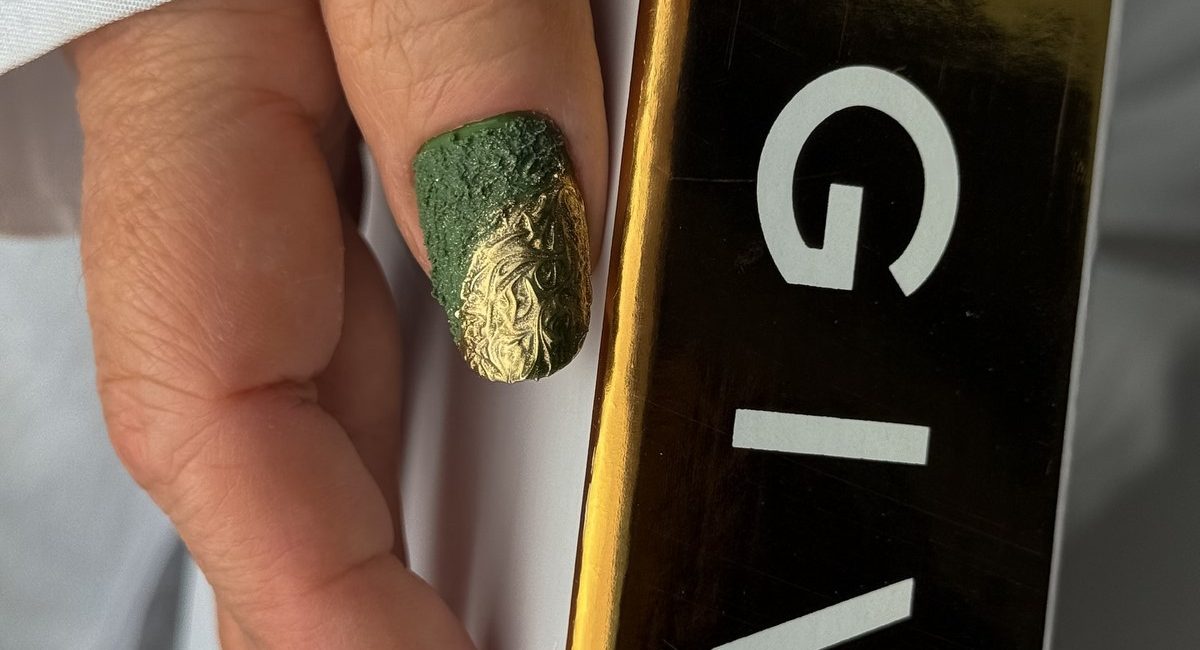 Модний манікюр на Новий 2026 рік: головні тренди та ідеї