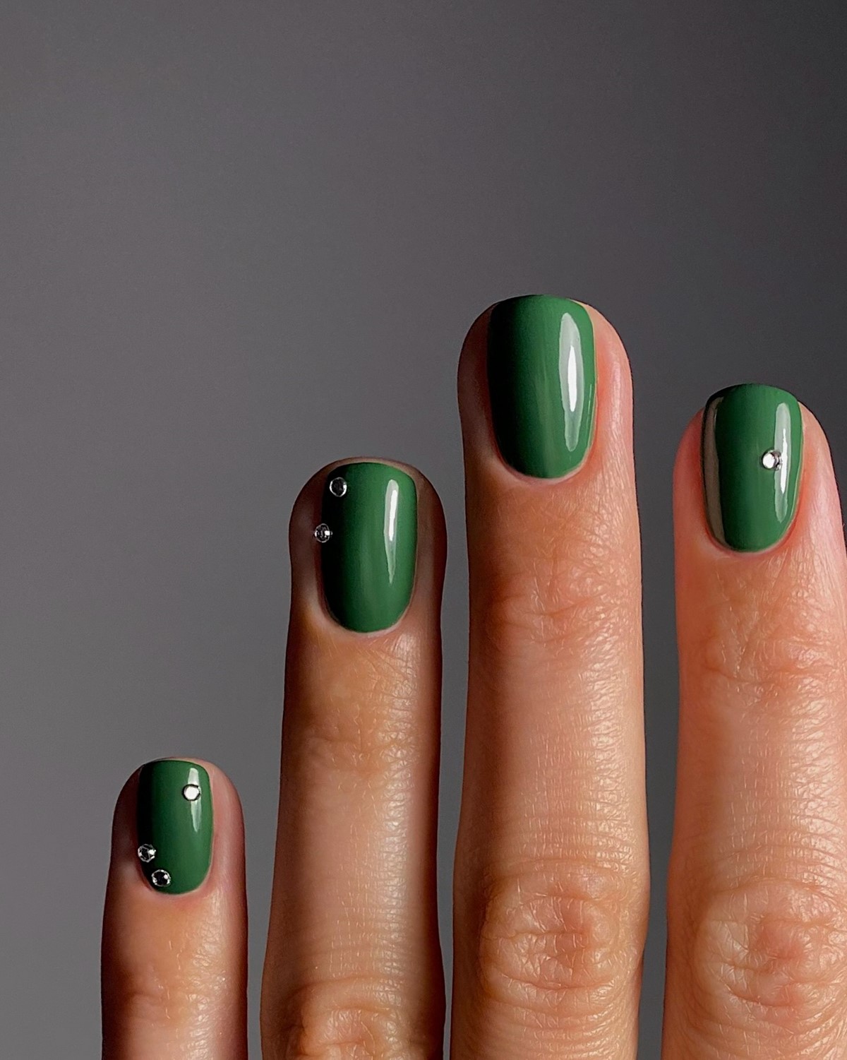 Грошовий манікюр у лютому 2026 року для удачі та багатства