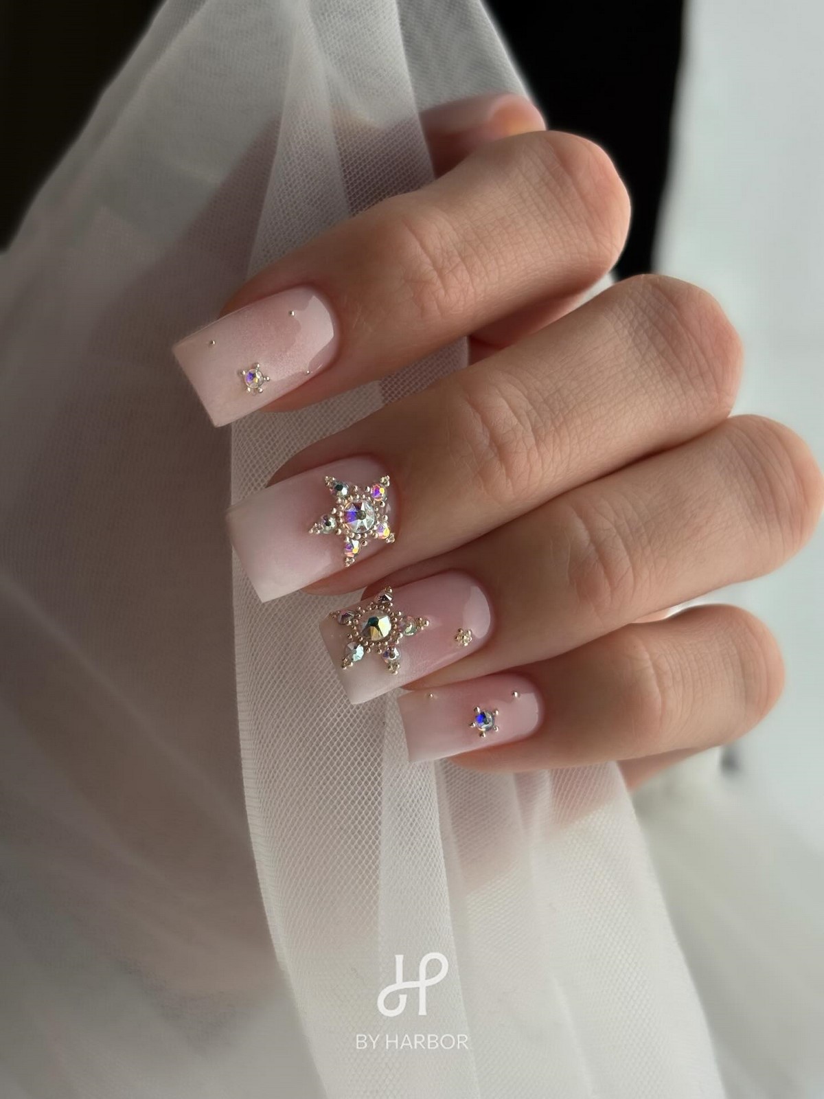 Грошовий манікюр у лютому 2026 року для удачі та багатства