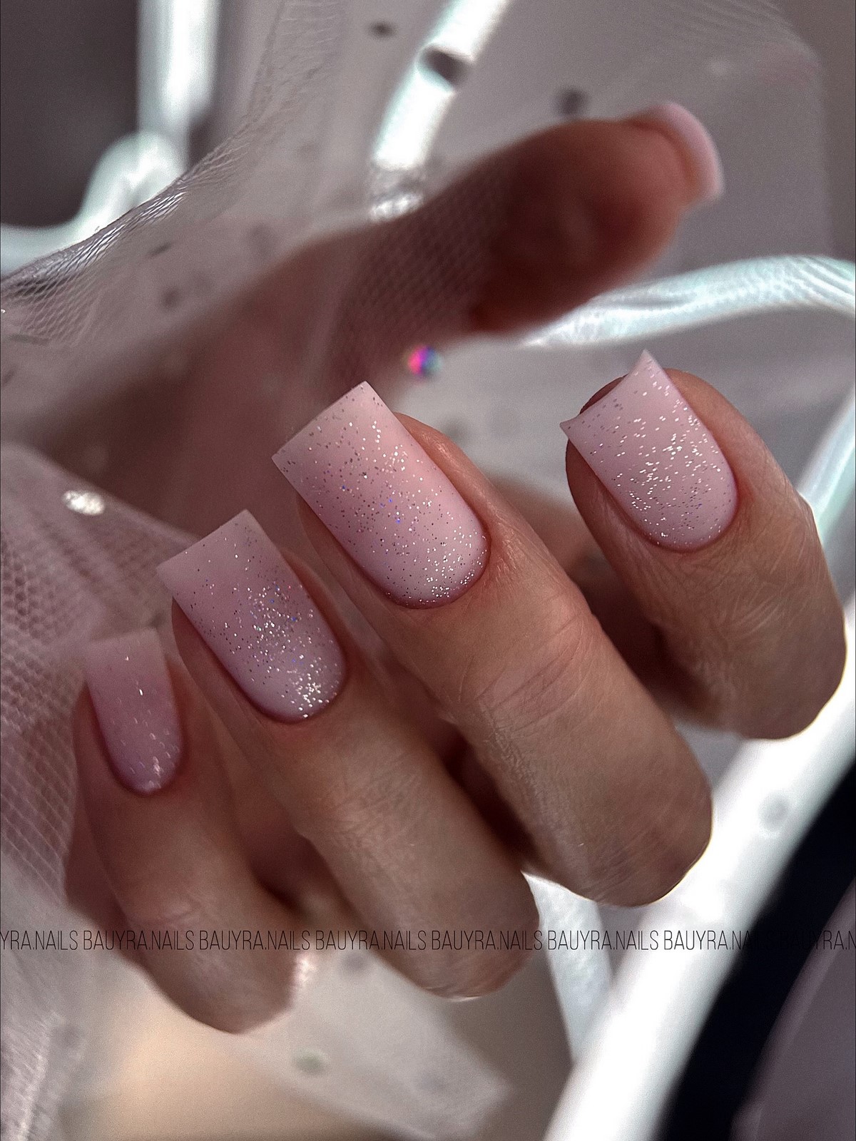 Грошовий манікюр у лютому 2026 року для удачі та багатства