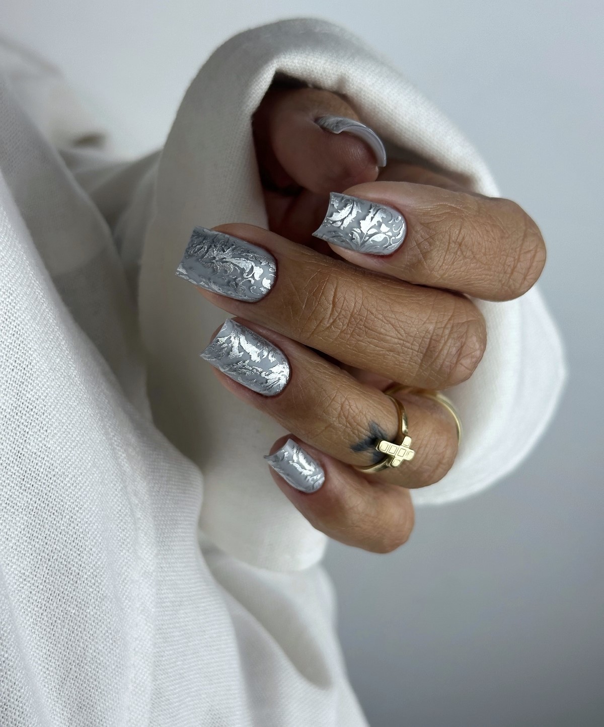 Грошовий манікюр у лютому 2026 року для удачі та багатства