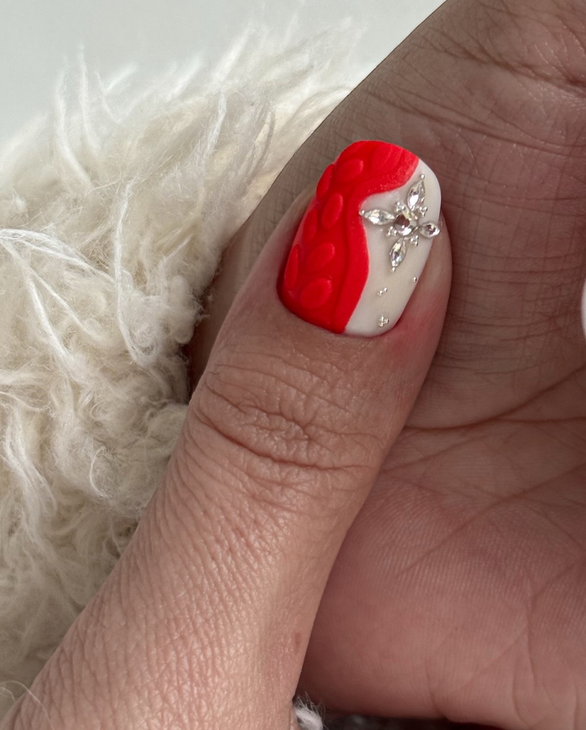 Грошовий манікюр у лютому 2026 року для удачі та багатства