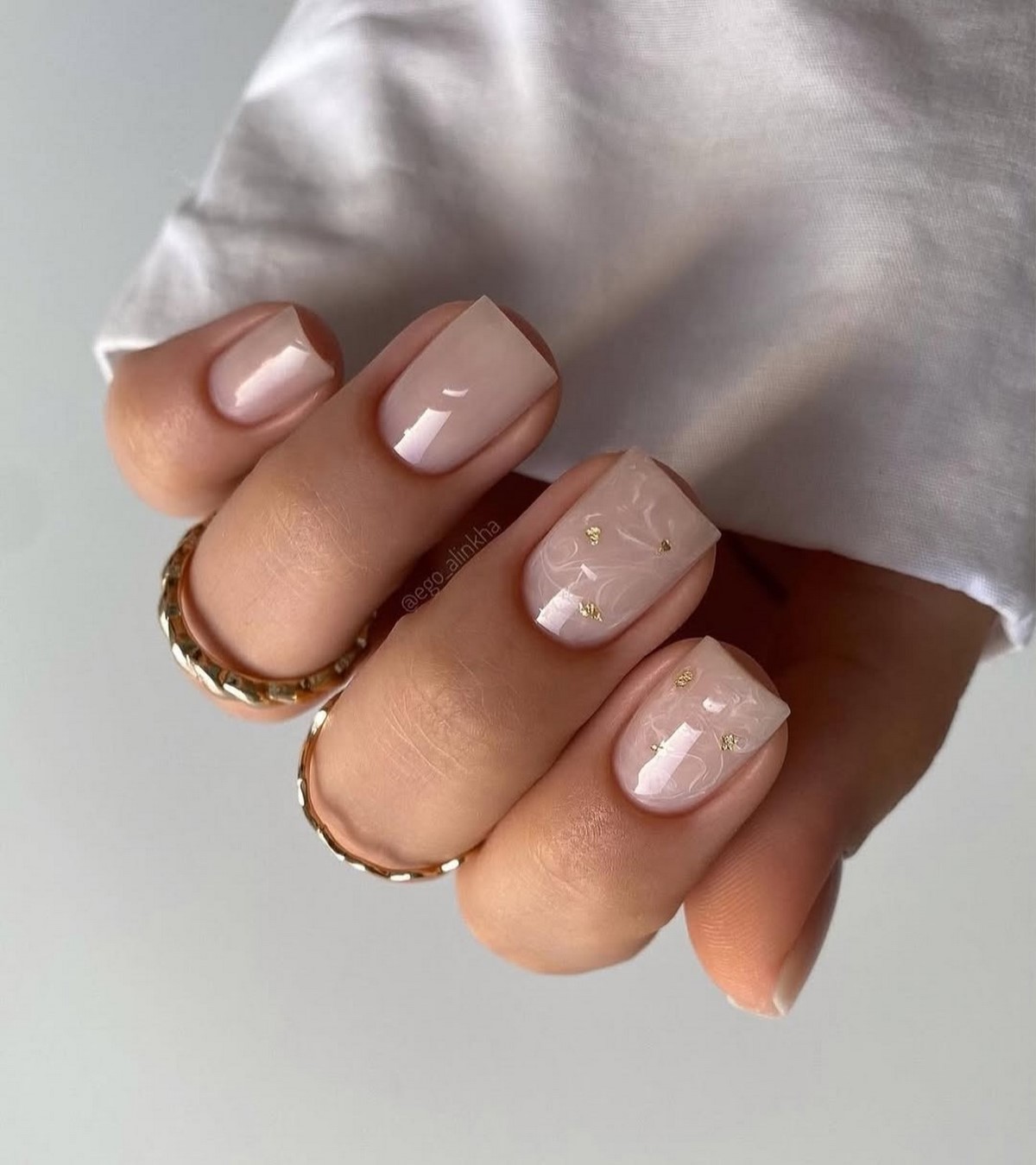 Грошовий манікюр у лютому 2026 року для удачі та багатства