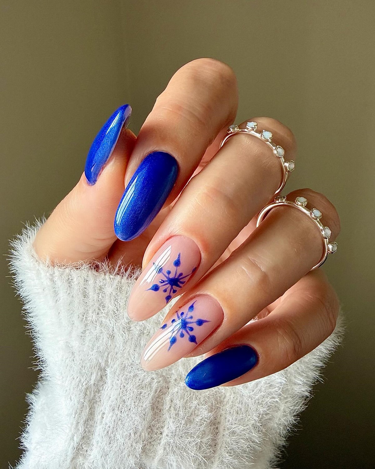 Зимовий манікюр 2026: довгі нігті в головних трендах