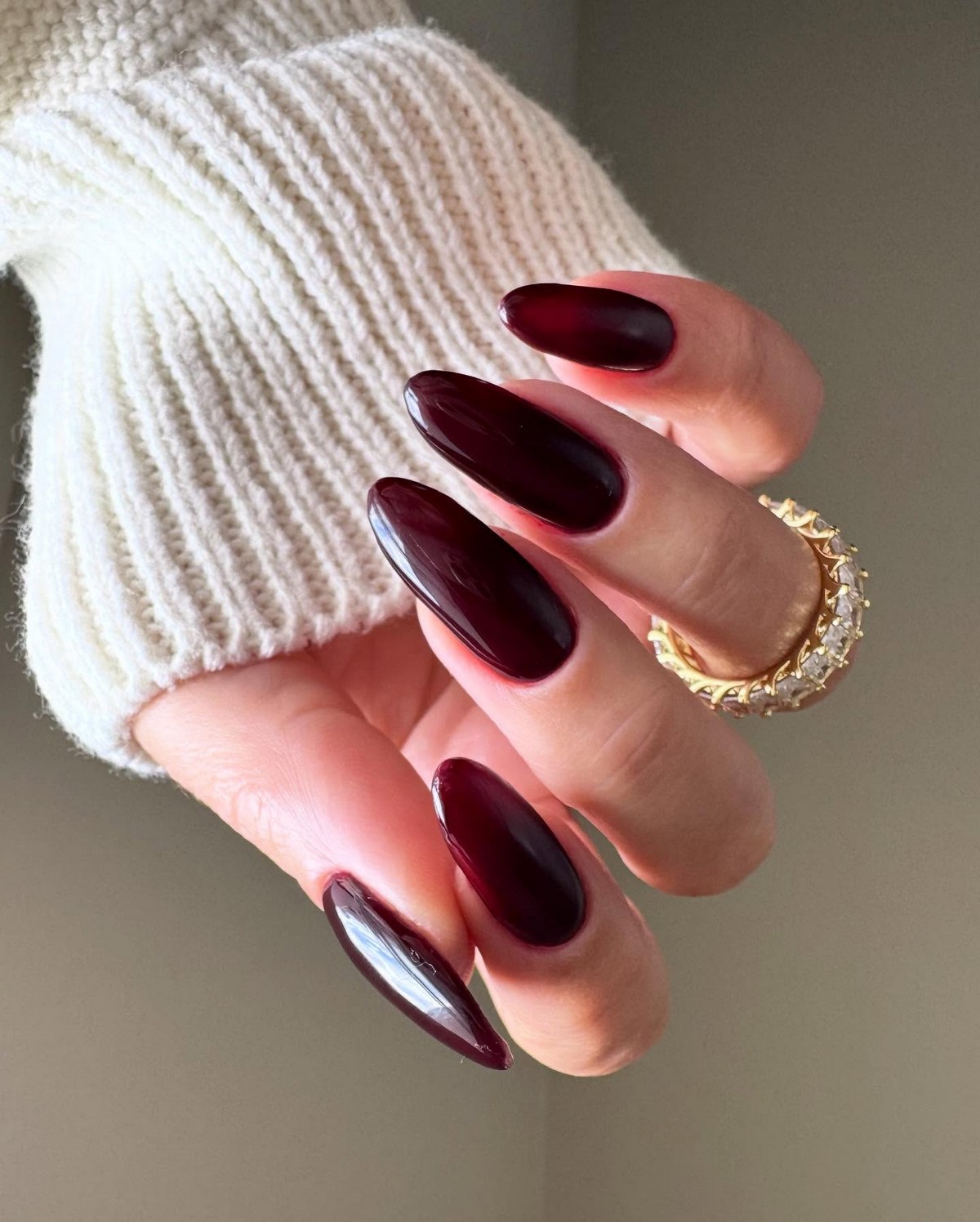 Зимовий манікюр 2026: довгі нігті в головних трендах