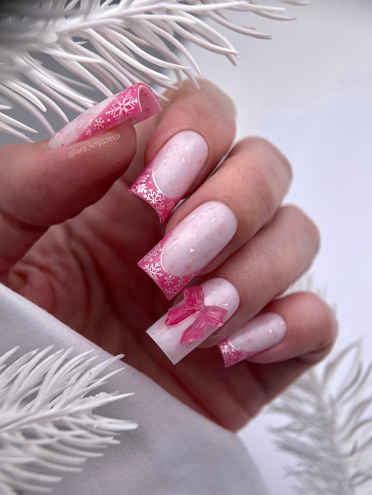 Зимовий манікюр 2026: довгі нігті в головних трендах