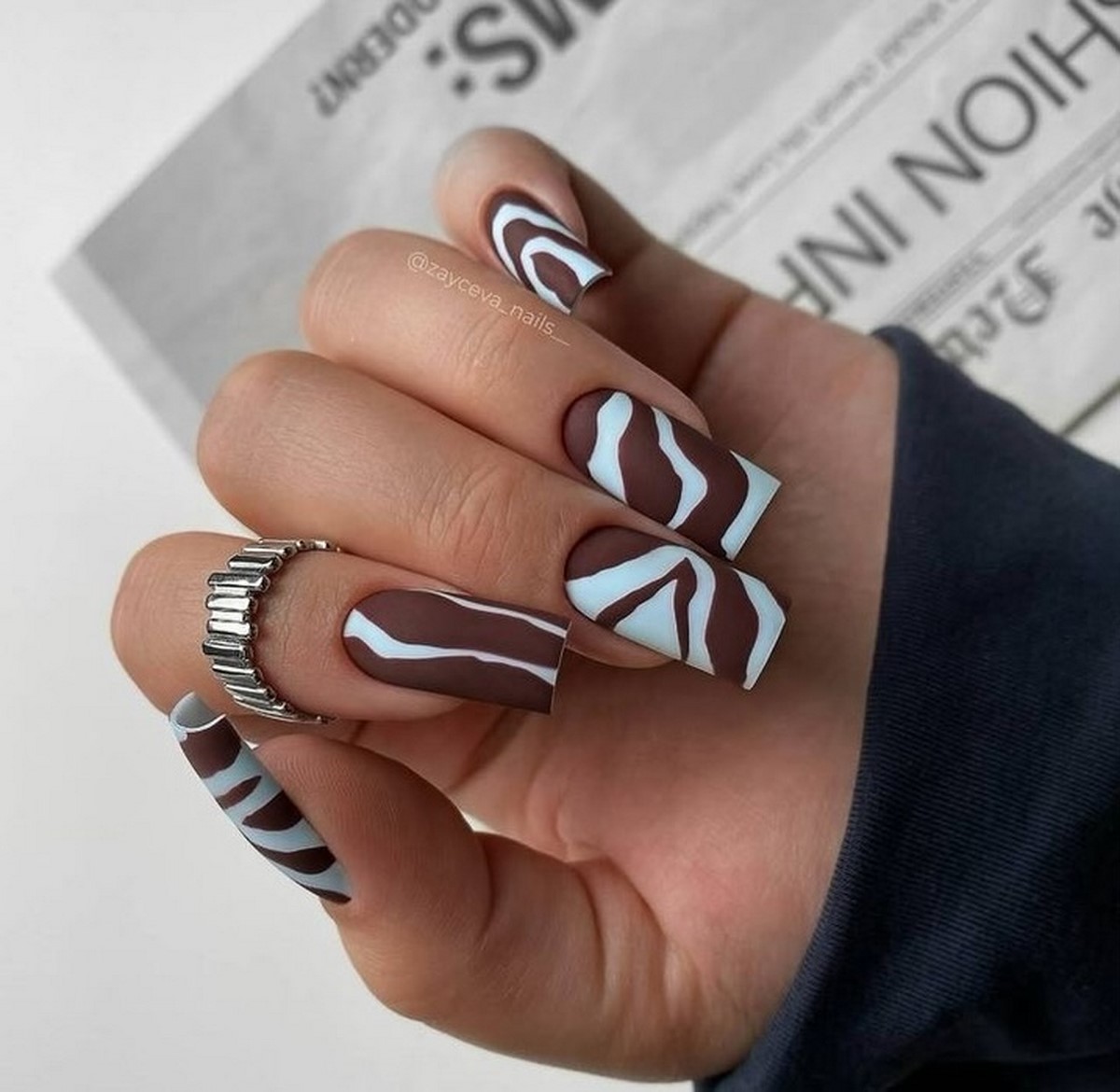 Зимовий манікюр 2026: довгі нігті в головних трендах