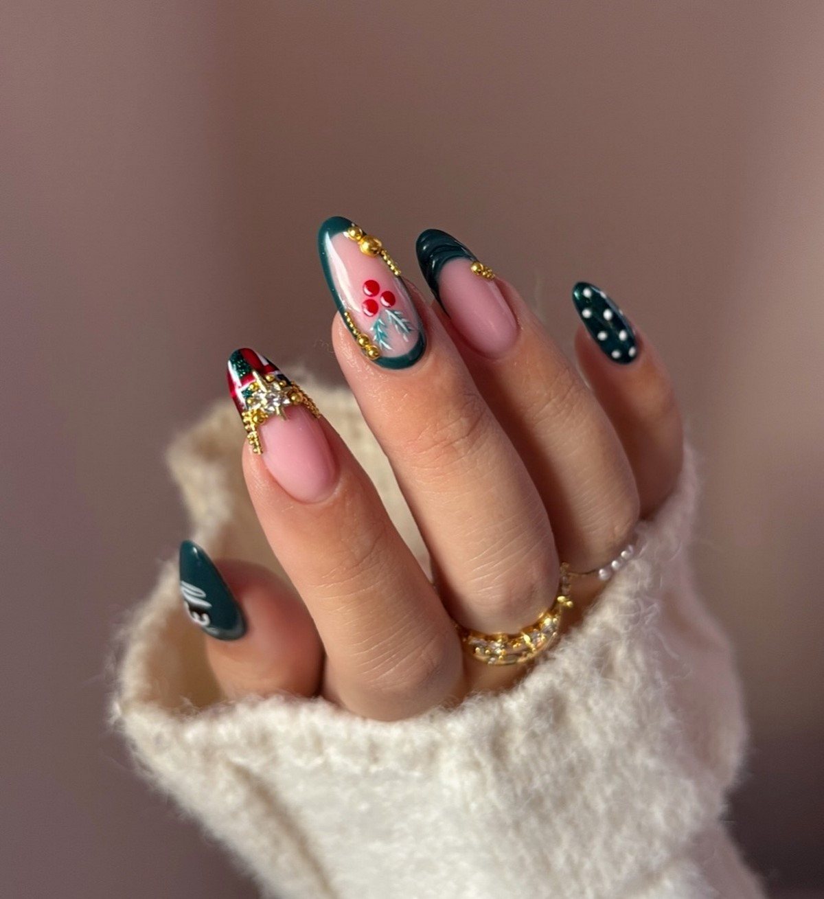 Зимовий манікюр 2026: довгі нігті в головних трендах