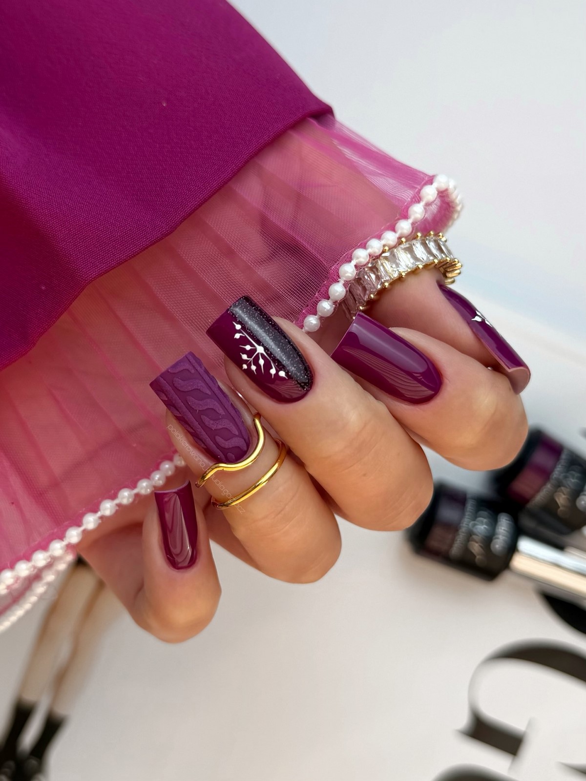 Зимовий манікюр 2026: довгі нігті в головних трендах