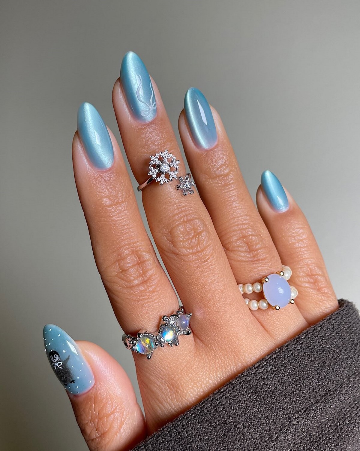 Зимовий манікюр 2026: довгі нігті в головних трендах