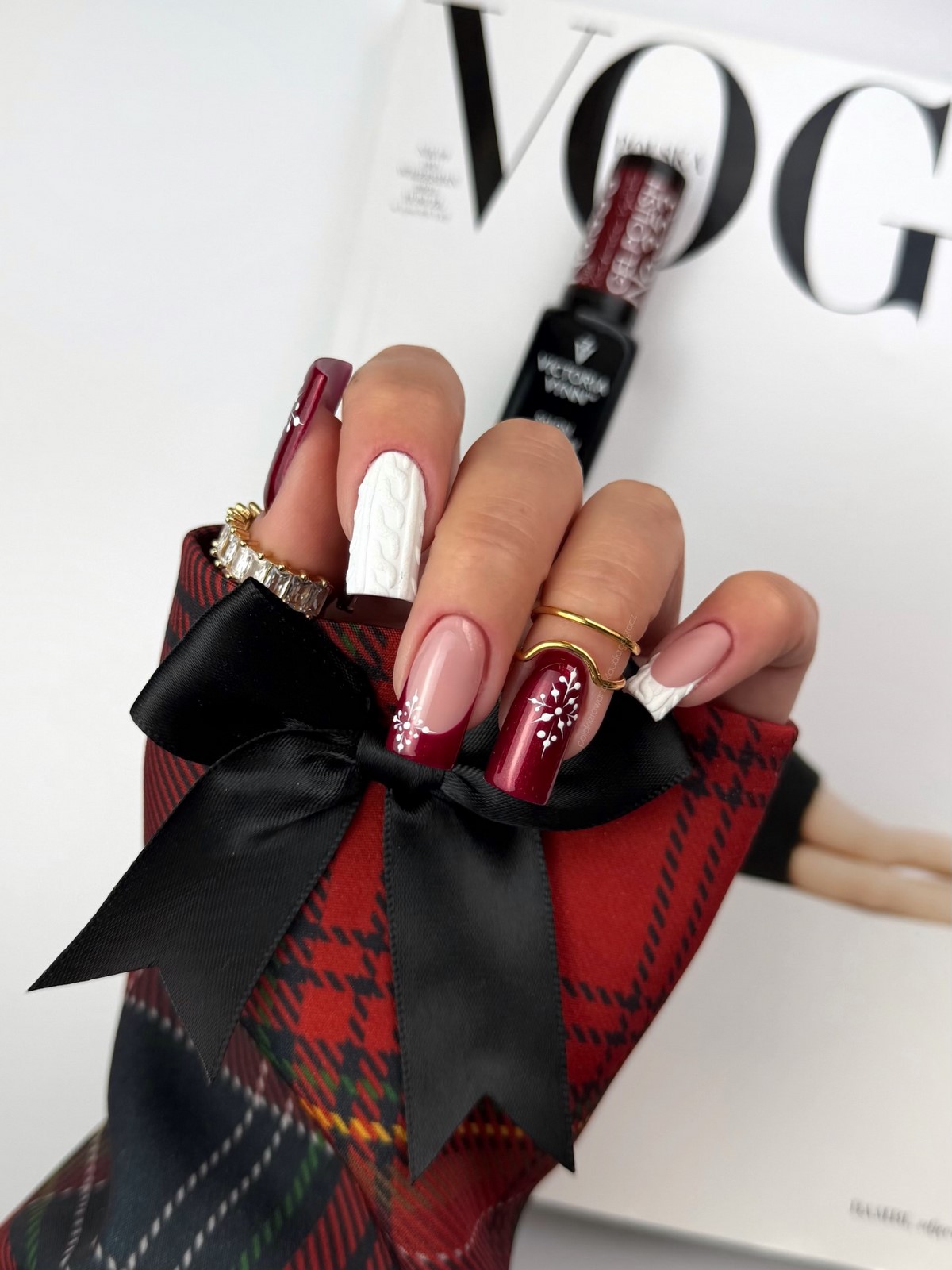 Зимовий манікюр 2026: довгі нігті в головних трендах