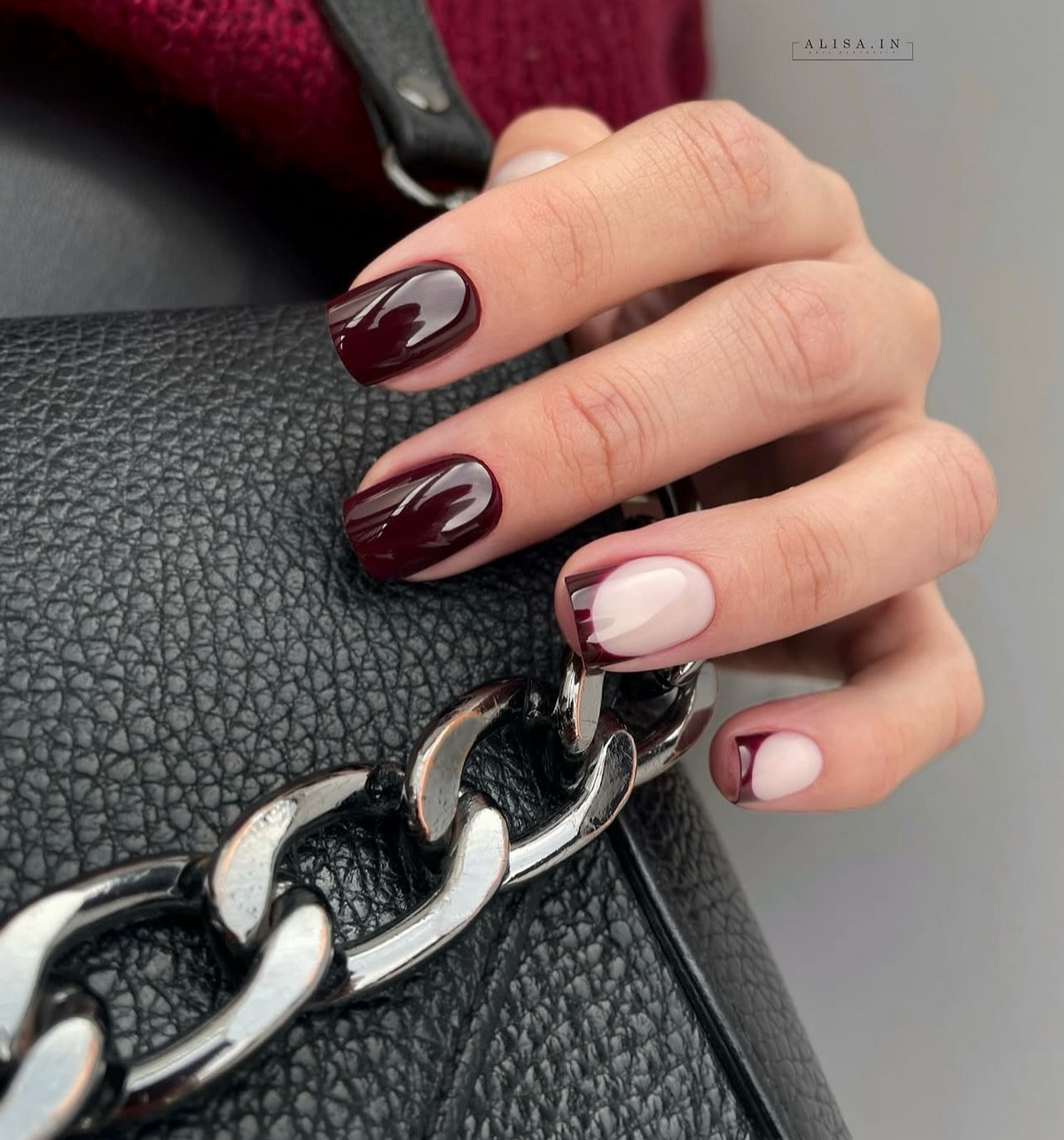 8 стильних дизайнів двоколірного манікюру на зиму 2026