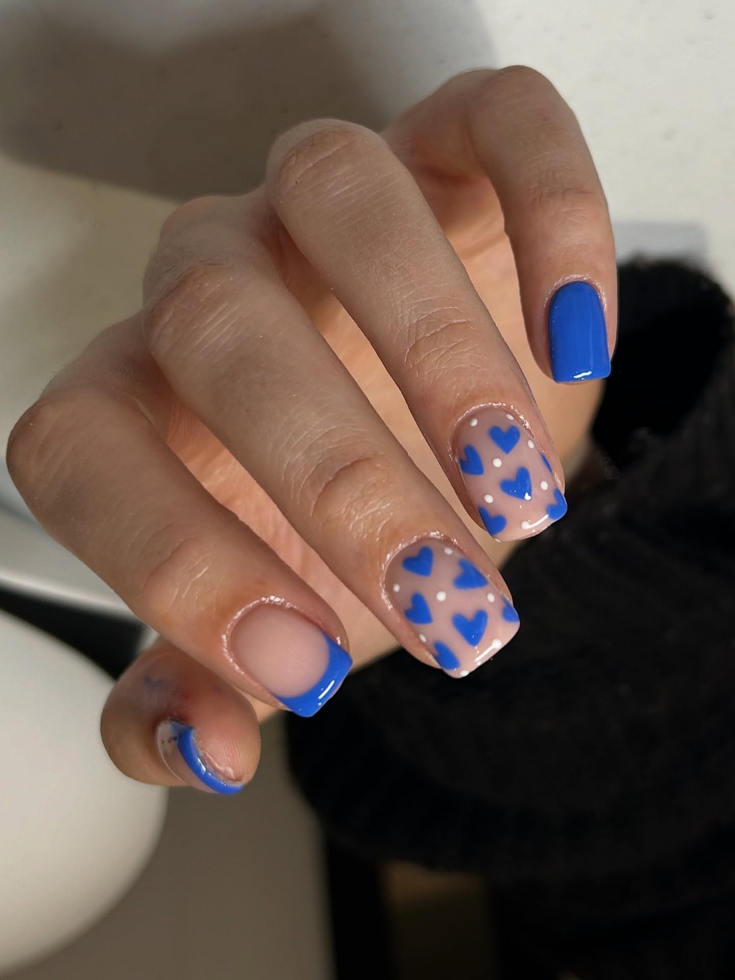 Манікюр із сердечками в лютому 2026 року як символ ніжності