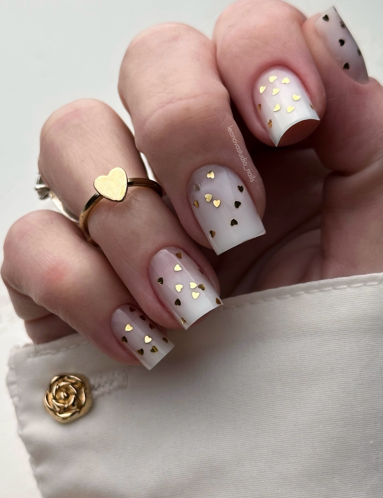 Манікюр із сердечками в лютому 2026 року як символ ніжності