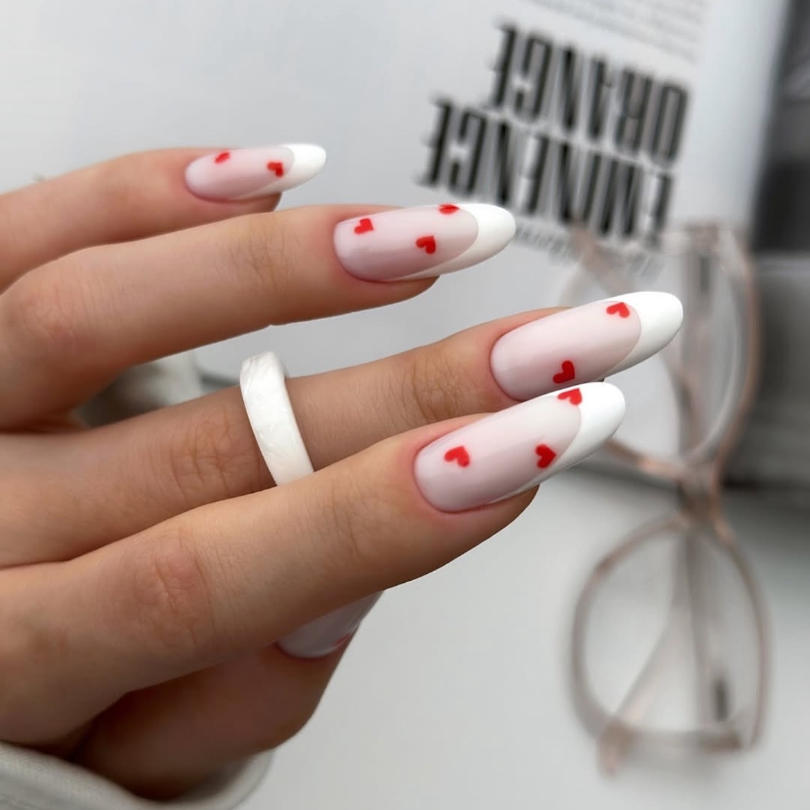Манікюр із сердечками в лютому 2026 року як символ ніжності
