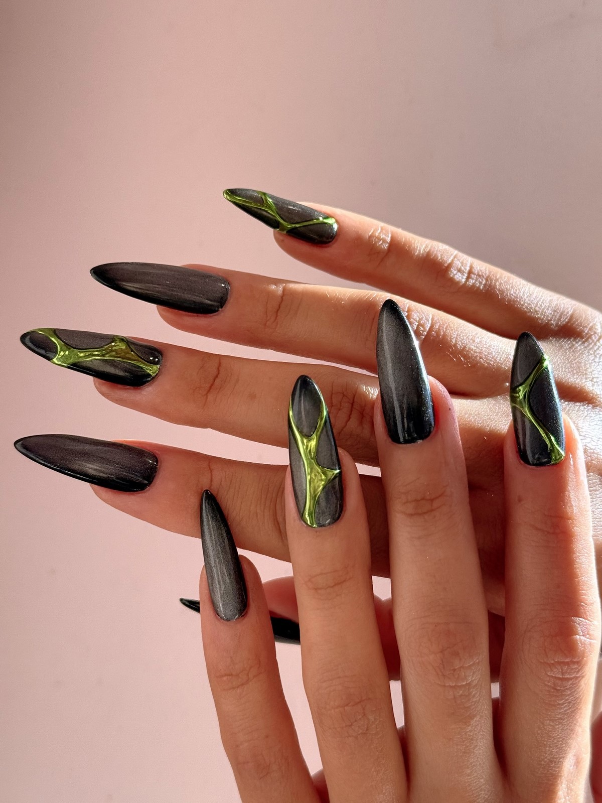 Мигдалеподібний манікюр на зиму 2026, який надихає