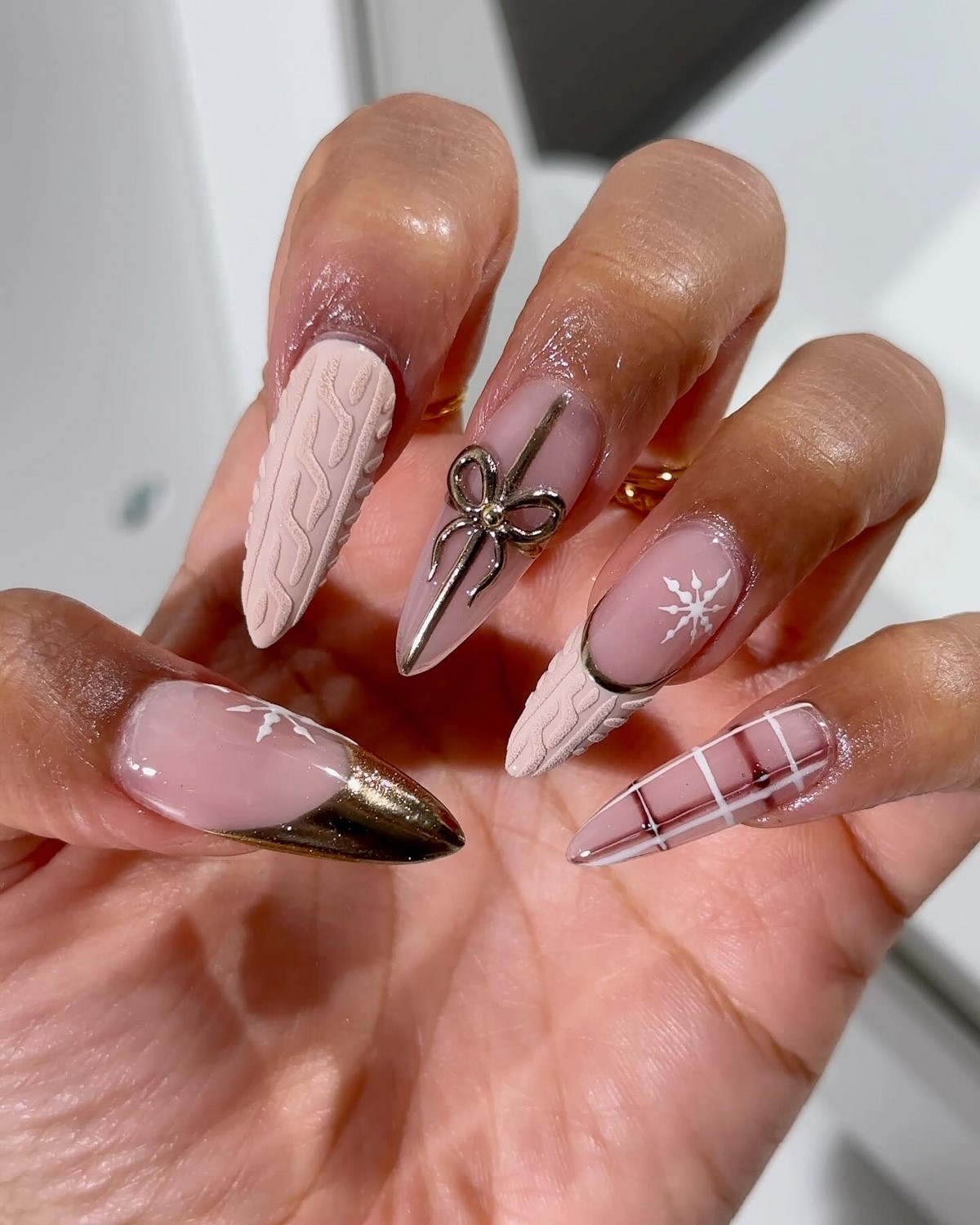 Мигдалеподібний манікюр на зиму 2026, який надихає
