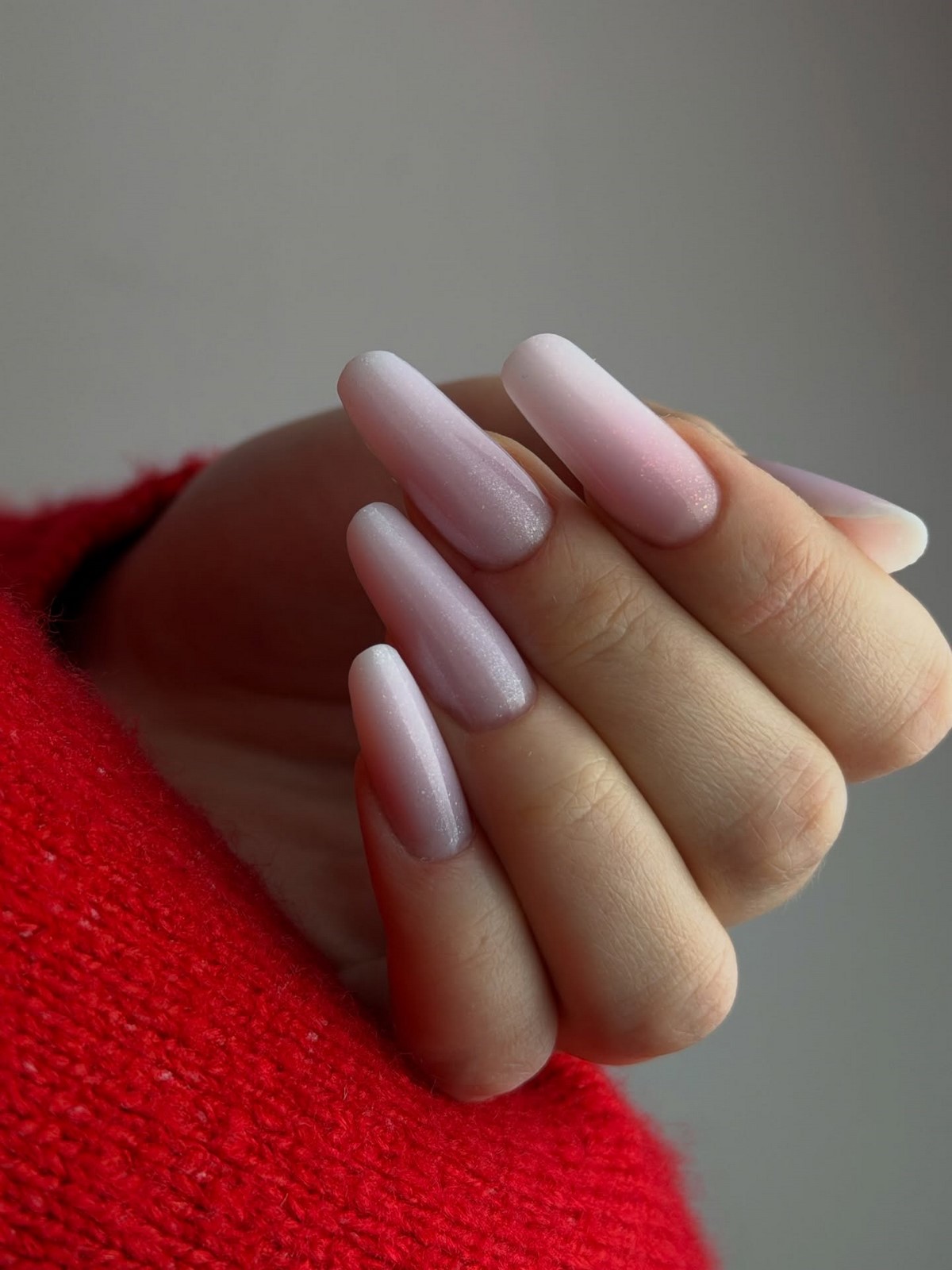 Кольори нігтів на 2026 рік, які роблять руки доглянутими