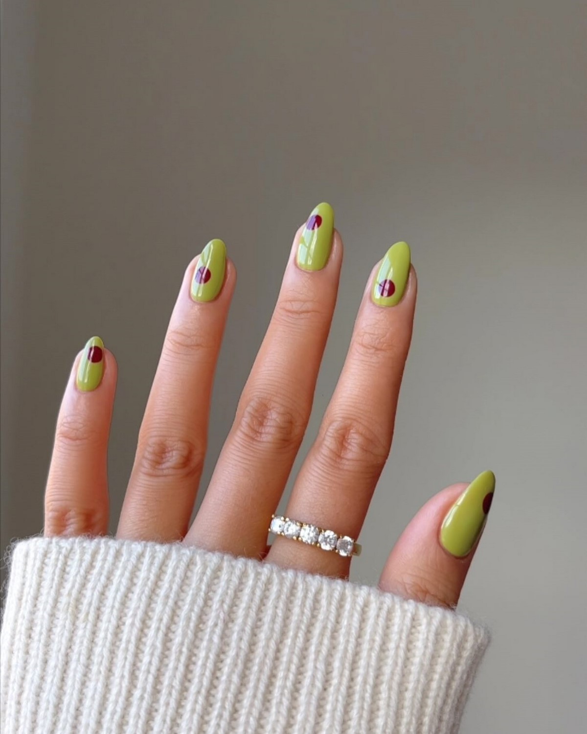 Кольори нігтів на 2026 рік, які роблять руки доглянутими