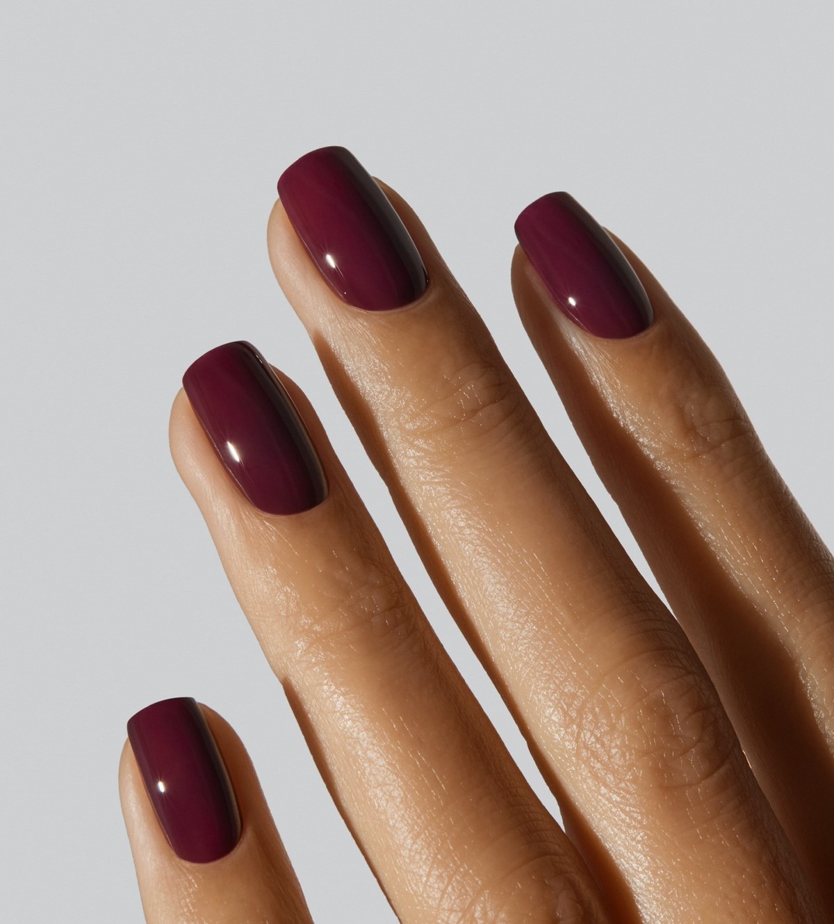 Кольори нігтів на 2026 рік, які роблять руки доглянутими