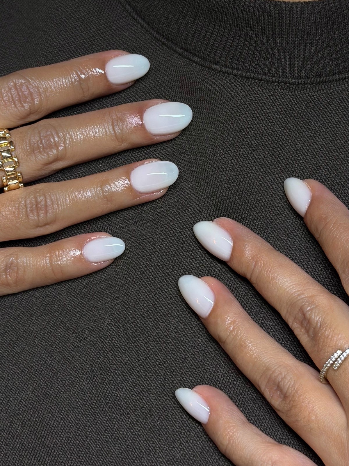 Кольори нігтів на 2026 рік, які роблять руки доглянутими