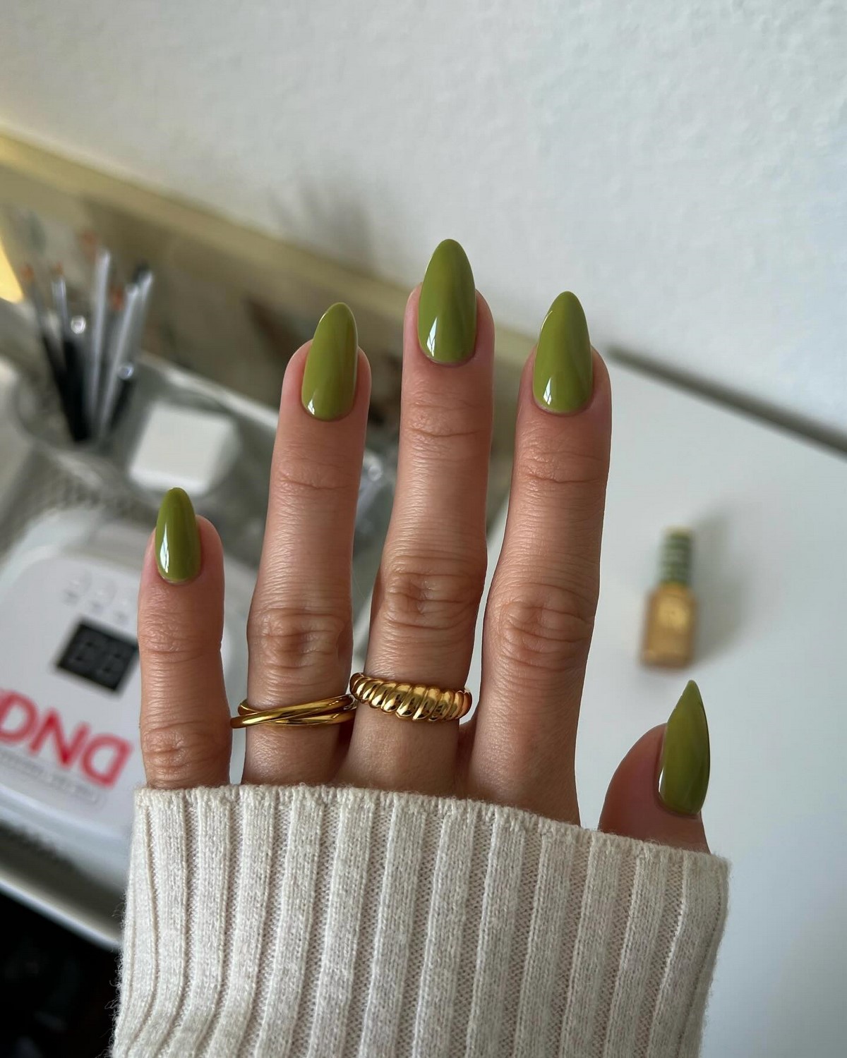 Кольори нігтів на 2026 рік, які роблять руки доглянутими