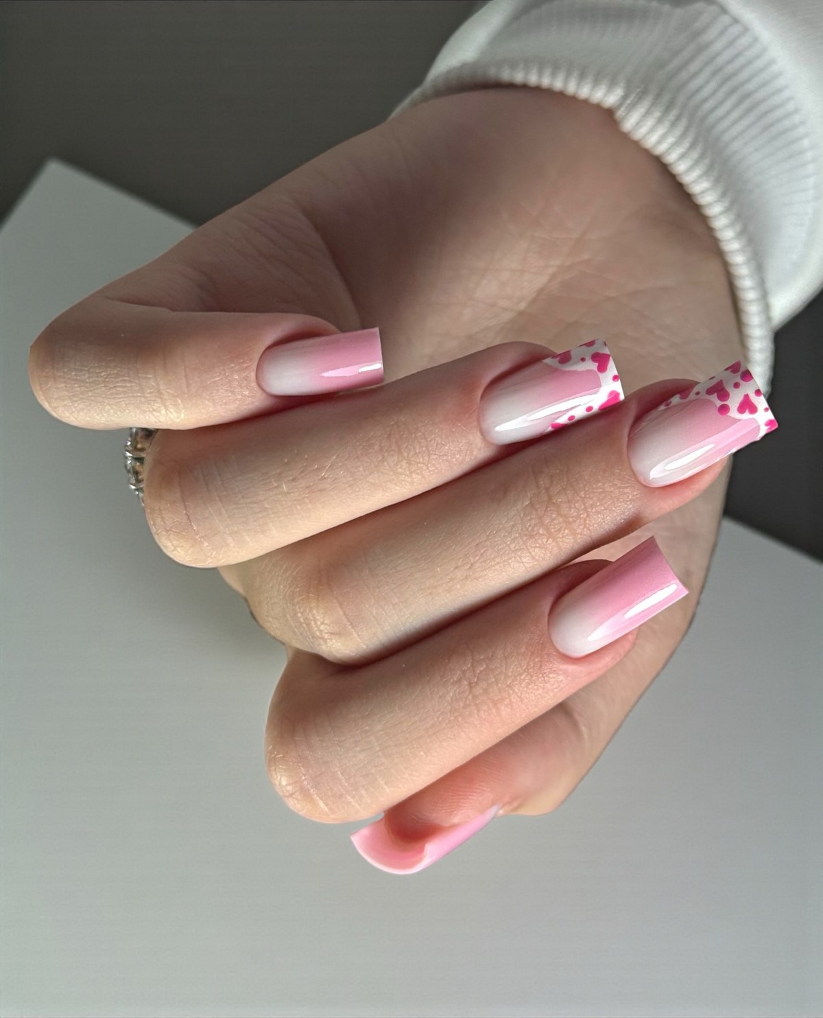 Сердечка на нігтях в лютому 2026: романтика на максимум