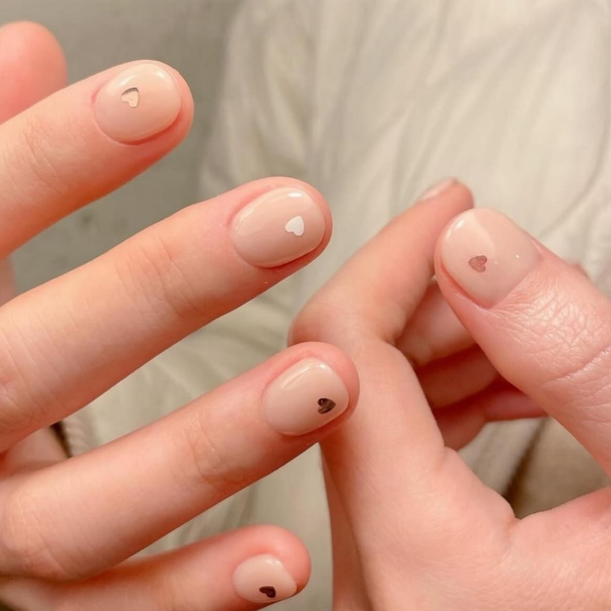 Сердечка на нігтях в лютому 2026: романтика на максимум