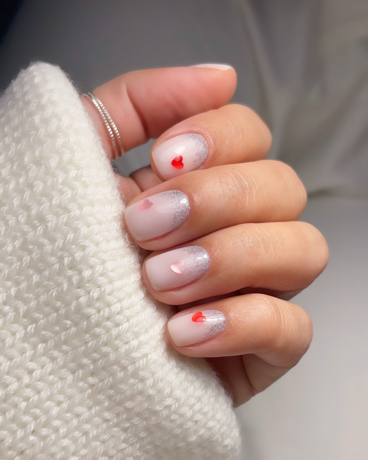 Сердечка на нігтях в лютому 2026: романтика на максимум
