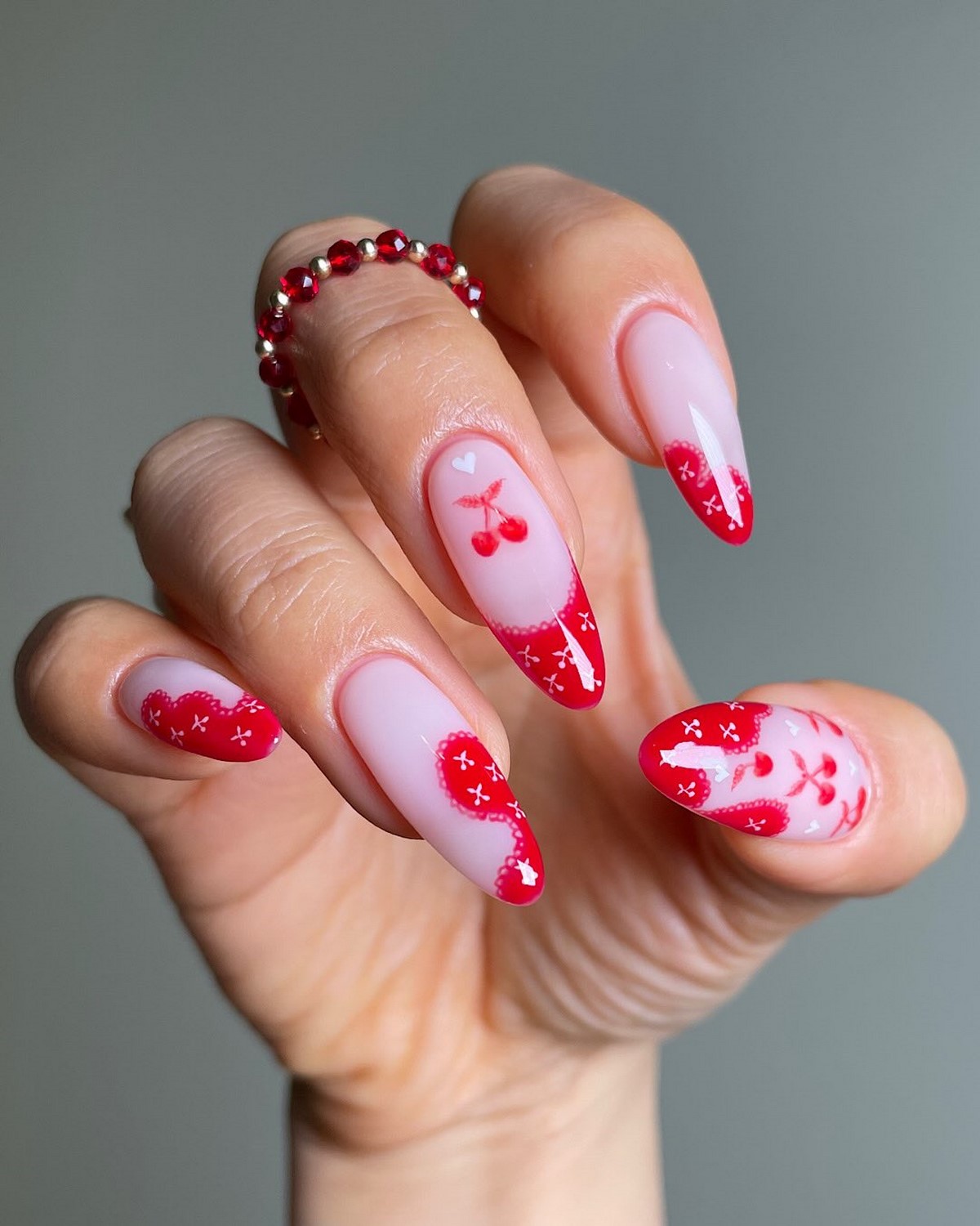 Сердечка на нігтях в лютому 2026: романтика на максимум