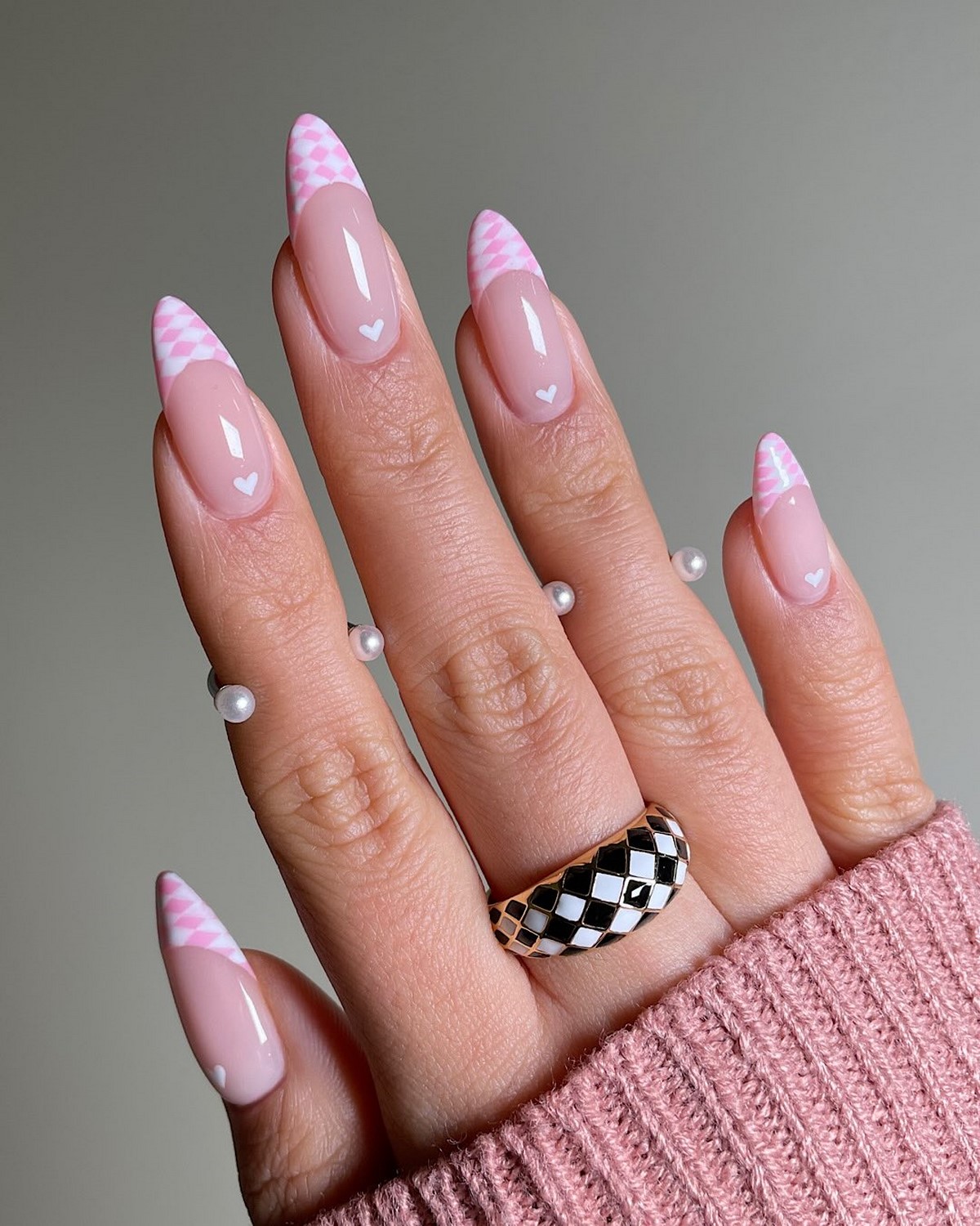 Сердечка на нігтях в лютому 2026: романтика на максимум