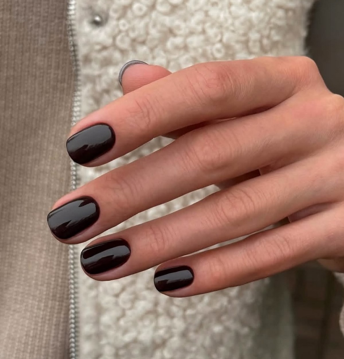 Манікюр на кожен день взимку 2026: просто і зі смаком