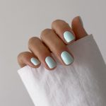 Ультракороткі нігті у м'ятному кольорі