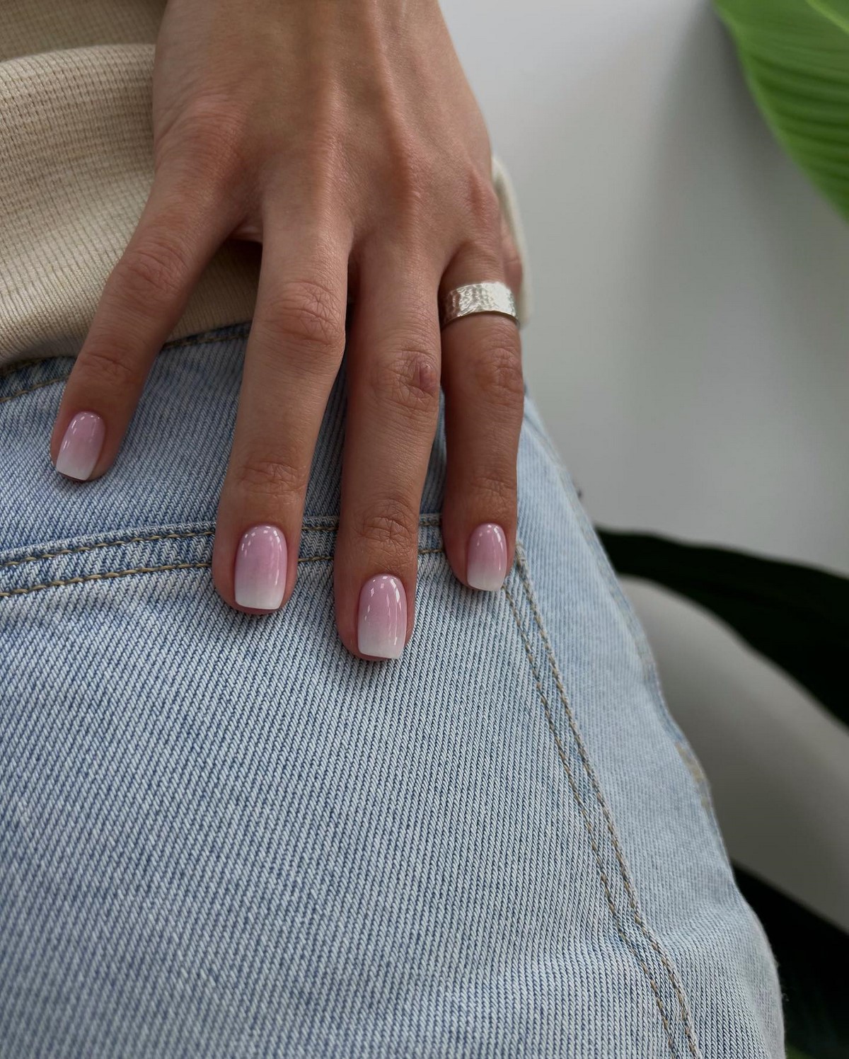 Цей світлий відтінок замінює нюд і виглядає дорожче