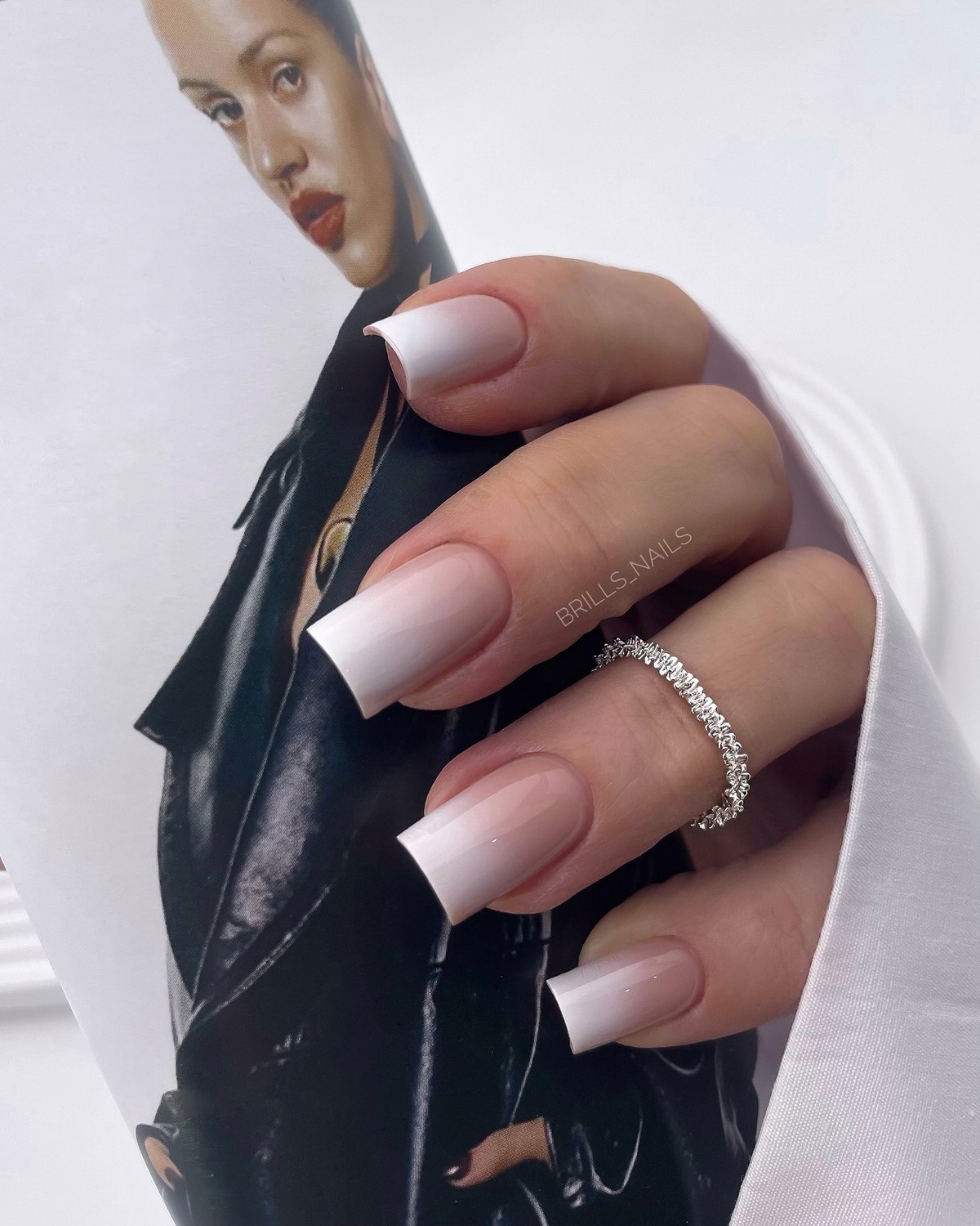 Цей світлий відтінок замінює нюд і виглядає дорожче