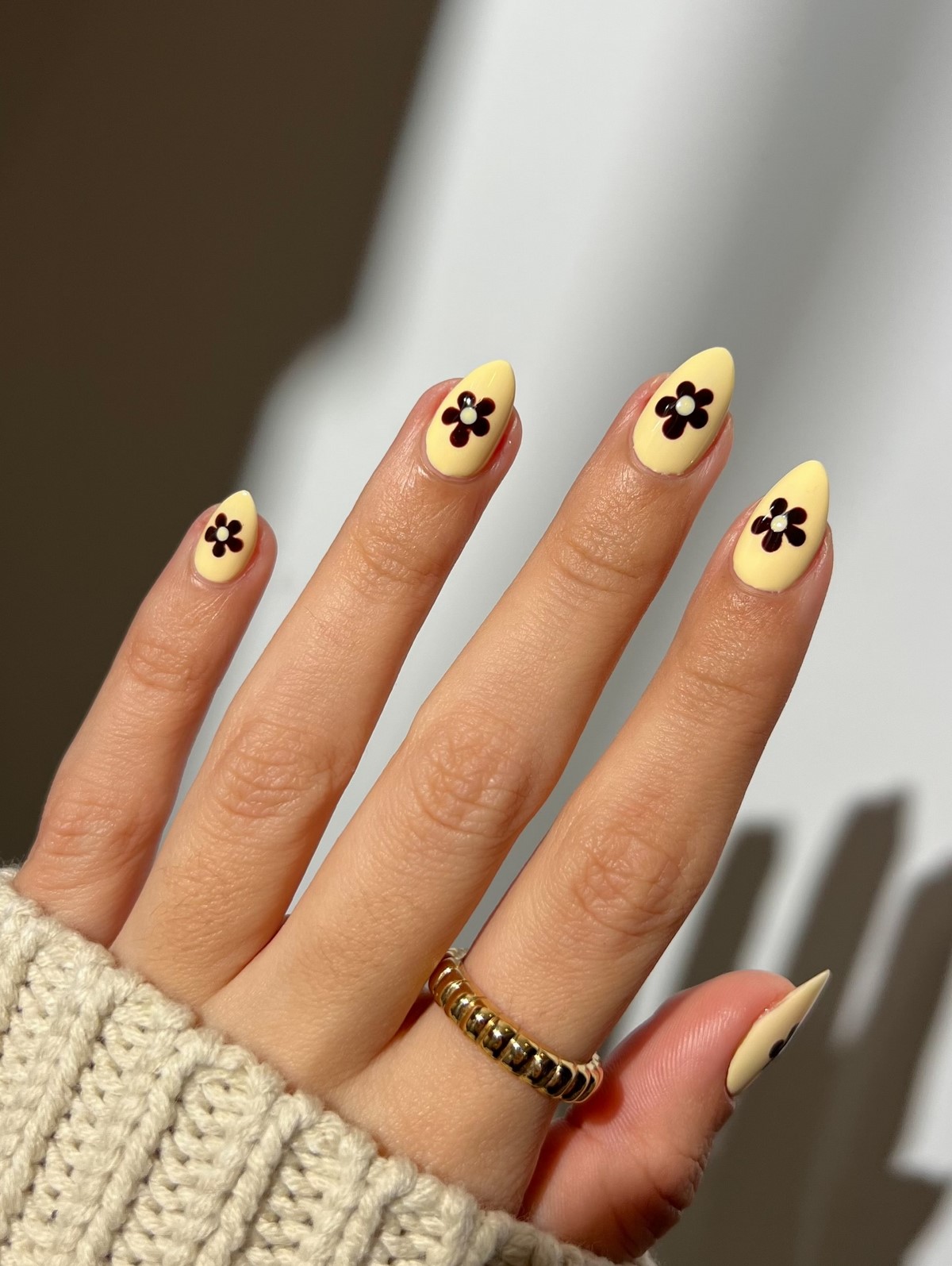 Яка форма нігтів миттєво додає рукам охайності