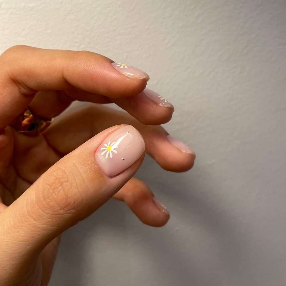 Яка форма нігтів миттєво додає рукам охайності