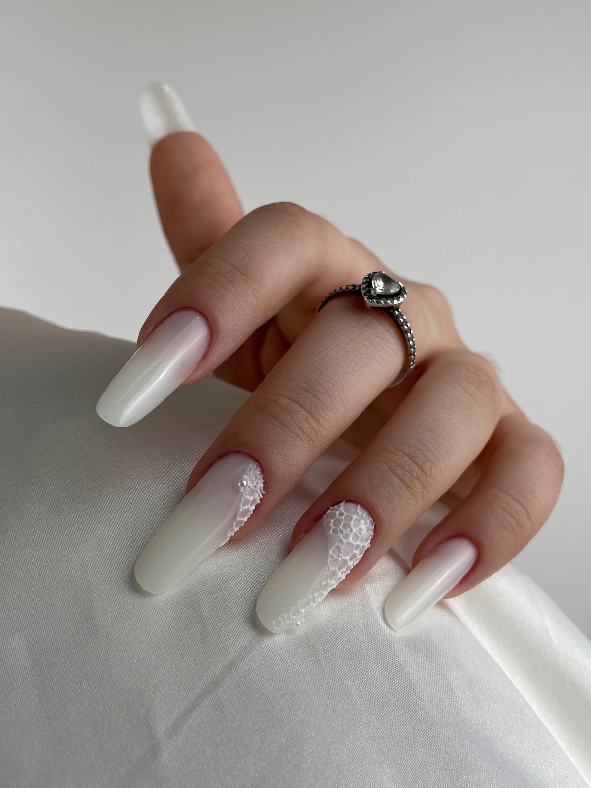 Яка форма нігтів миттєво додає рукам охайності