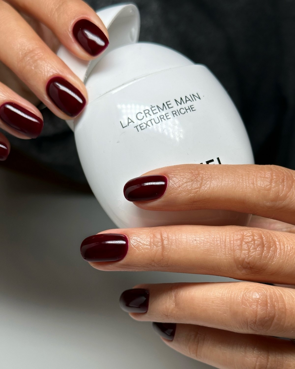 Яка форма нігтів миттєво додає рукам охайності