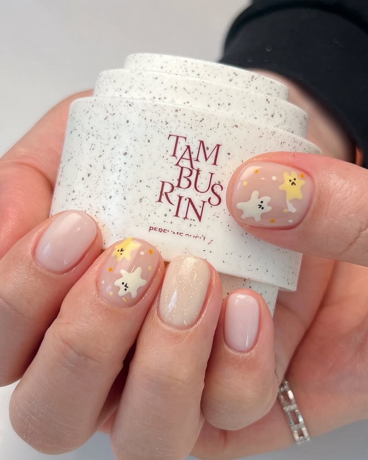 Після темної зими: манікюр, який освіжає руки з першого погляду