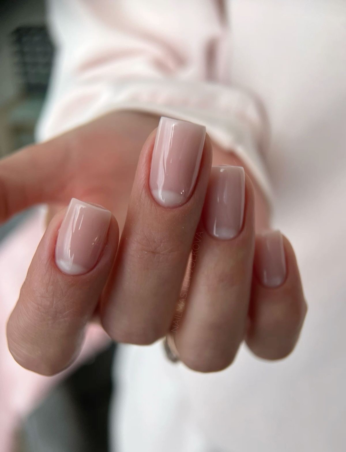 Після темної зими: манікюр, який освіжає руки з першого погляду