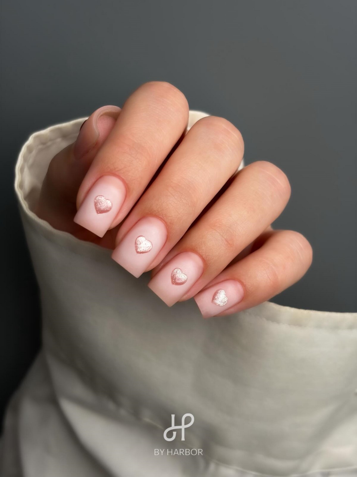 Після темної зими: манікюр, який освіжає руки з першого погляду