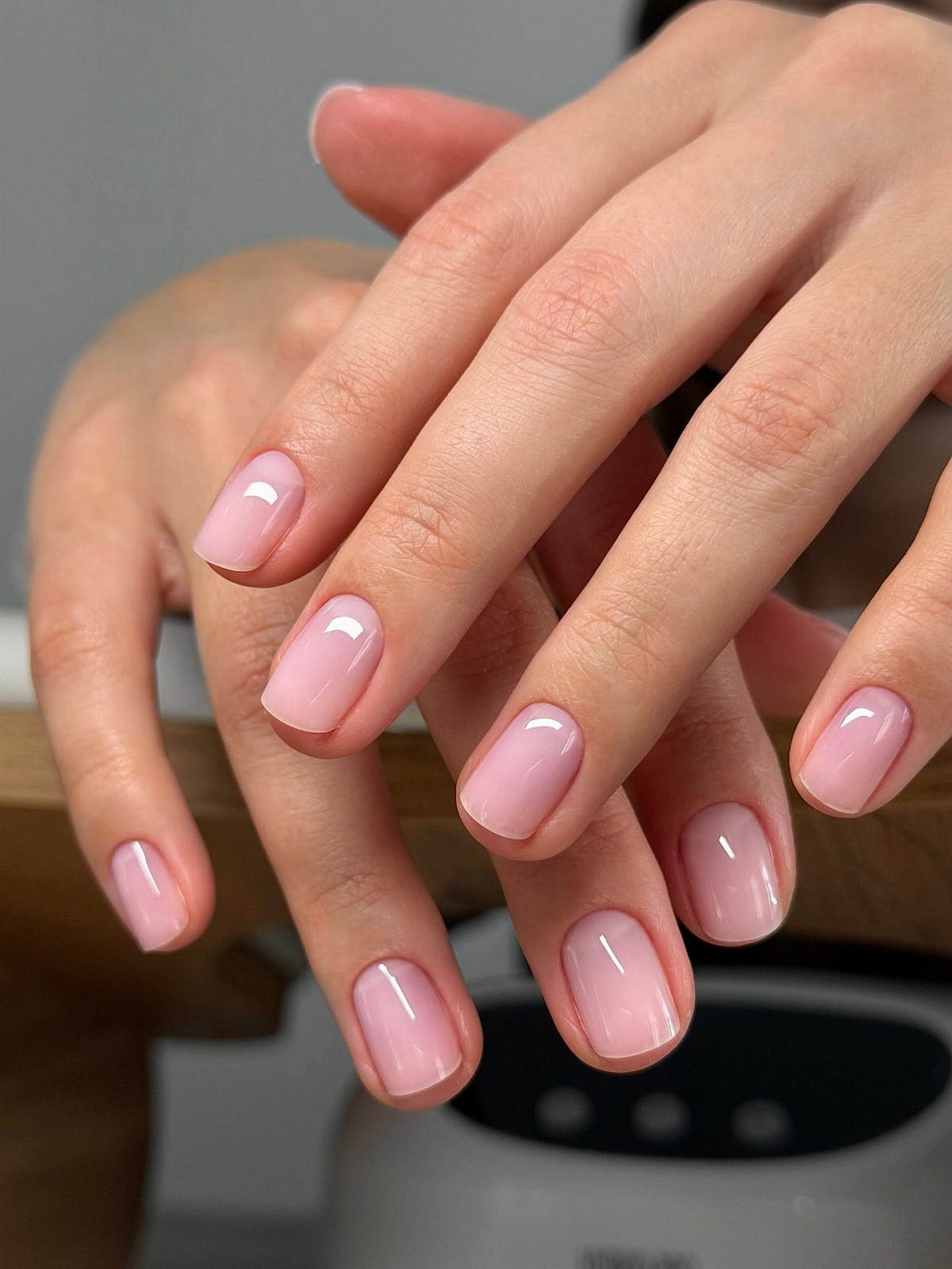 Після темної зими: манікюр, який освіжає руки з першого погляду