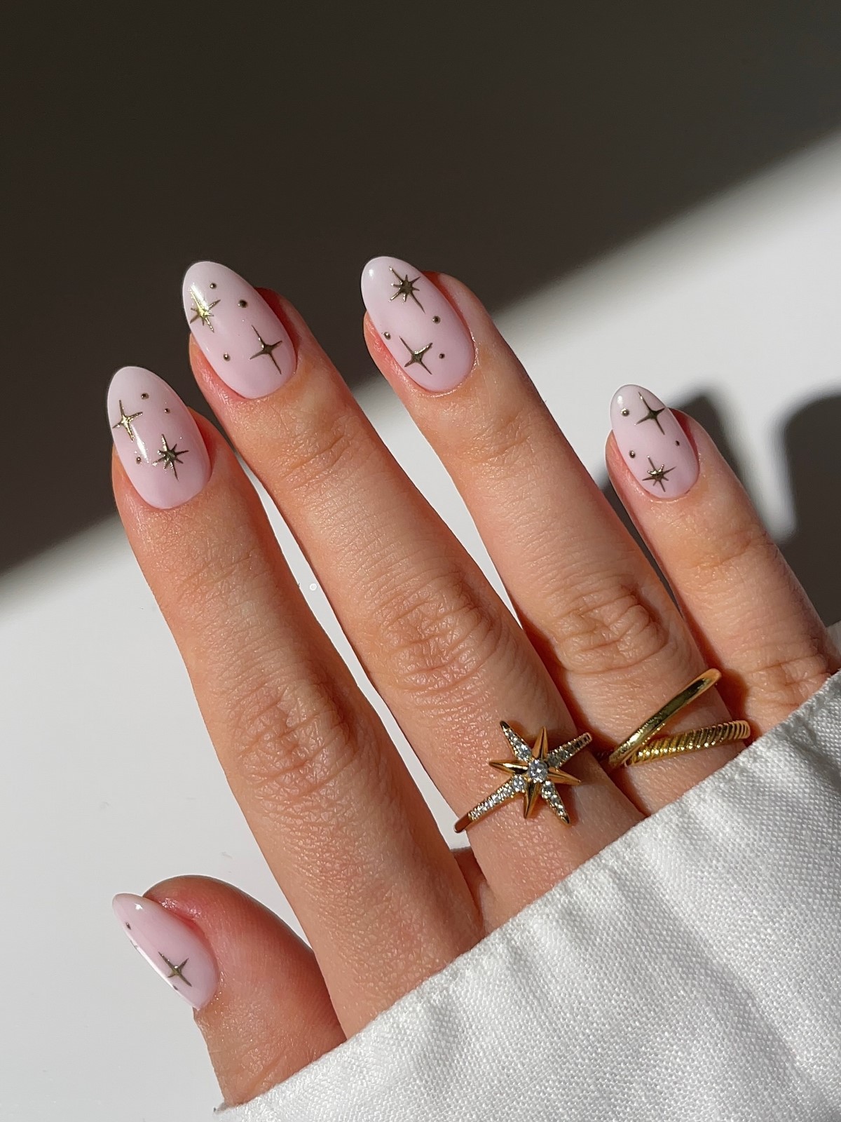 Після темної зими: манікюр, який освіжає руки з першого погляду