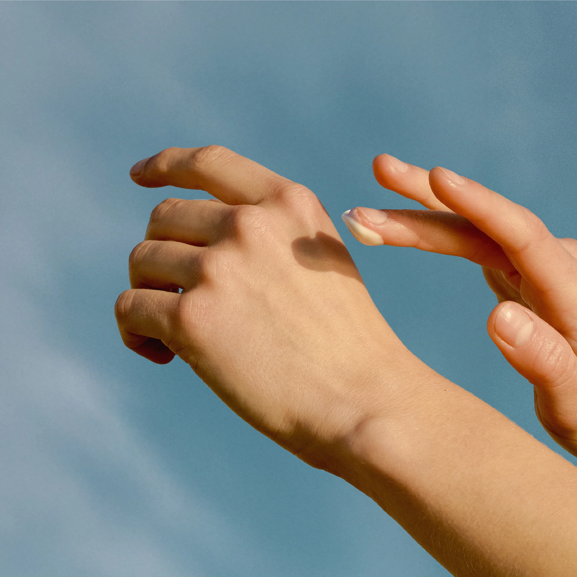 Простий догляд за руками вдома, щоб нігті виглядали охайно