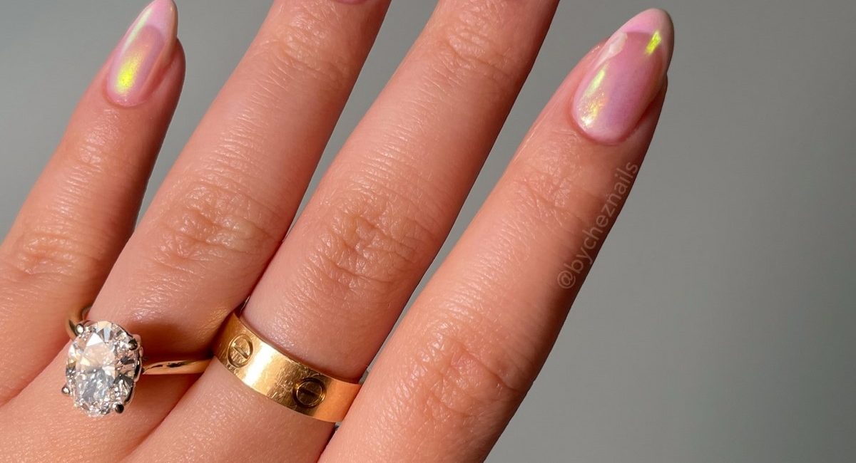 Манікюр на квітень: дорогі відтінки, що освіжають руки