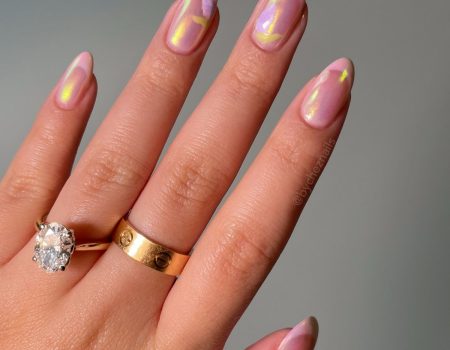 Манікюр на квітень: дорогі відтінки, що освіжають руки