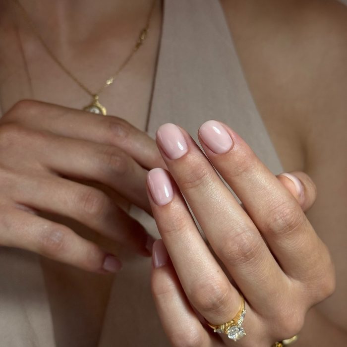 Весняний манікюр 2026: трендові кольори, які обирають зараз
