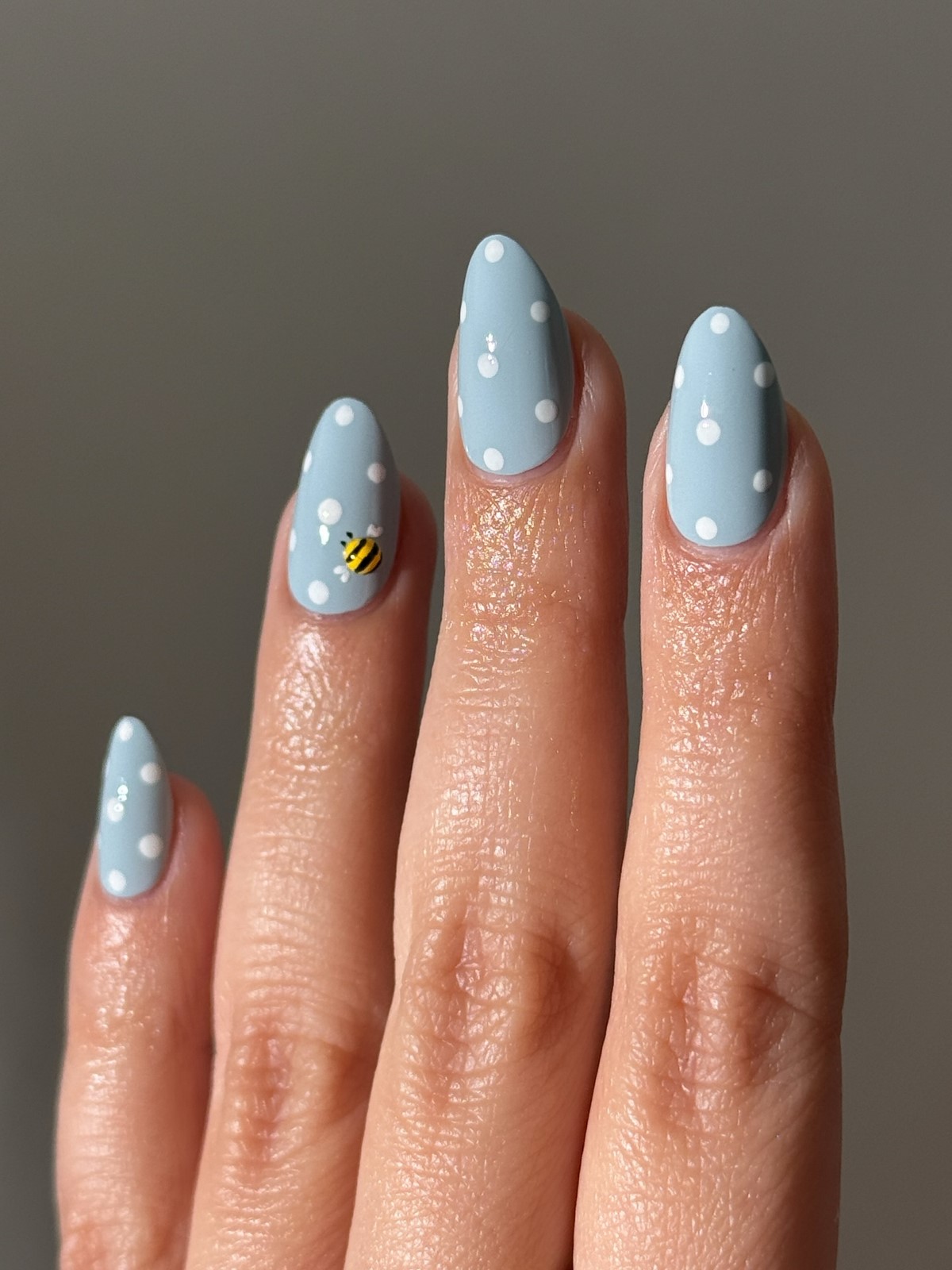 Весняний манікюр 2026: трендові кольори, які обирають зараз