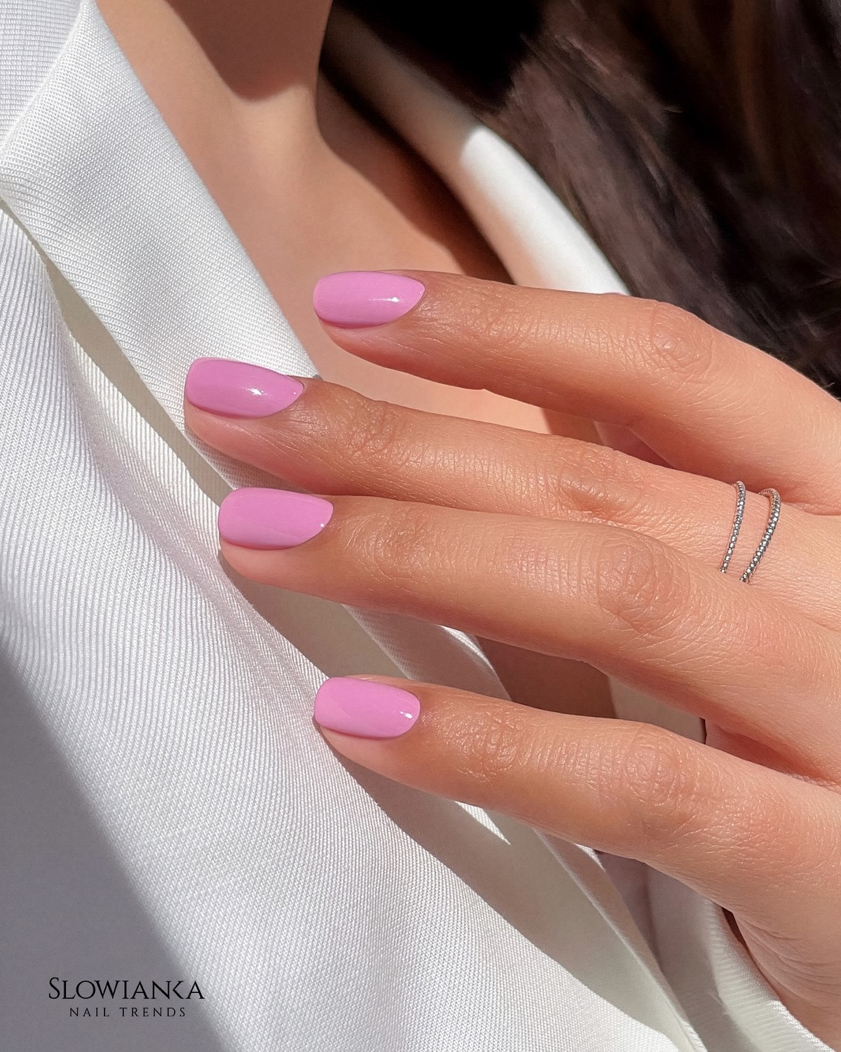 Манікюр на квітень: дорогі відтінки, що освіжають руки